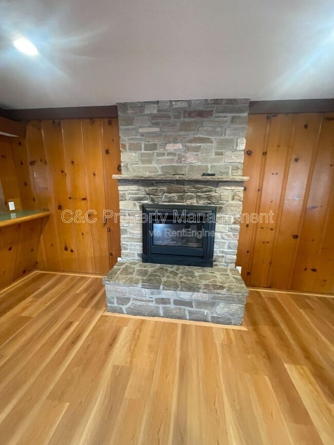 Photo - 871 Emerald Ave