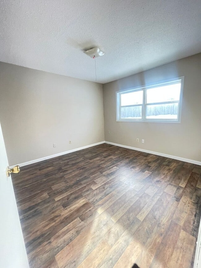 Photo - 1 Bed 1 Bath Apartment For Rent in TROY, MO Unit APT C