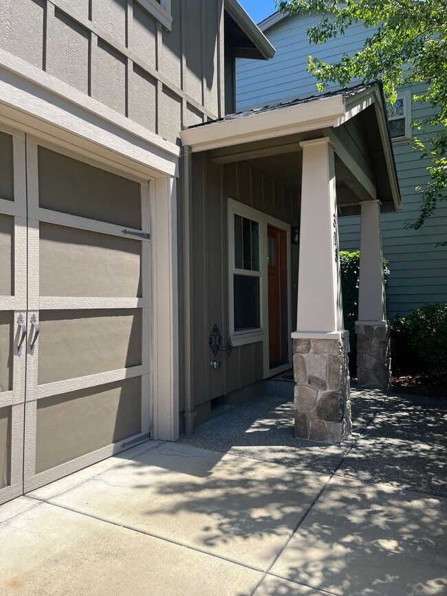 3126 Alameda St