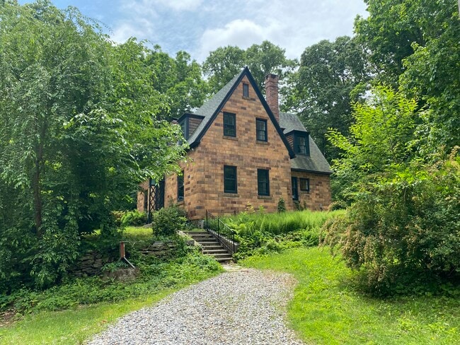 Building Photo - 17 Pratt St