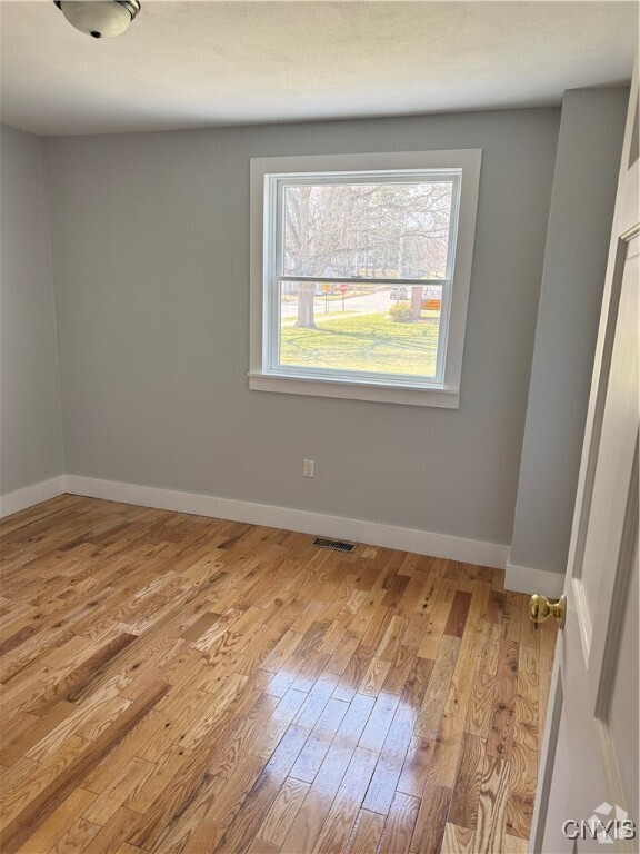 Building Photo - 35 E Oneida St Rental