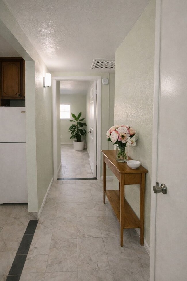 Photo - 2325 E Shaw Ave