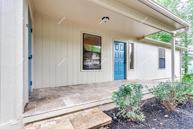 Building Photo - 8500 Olde Colony Trl Unit 34