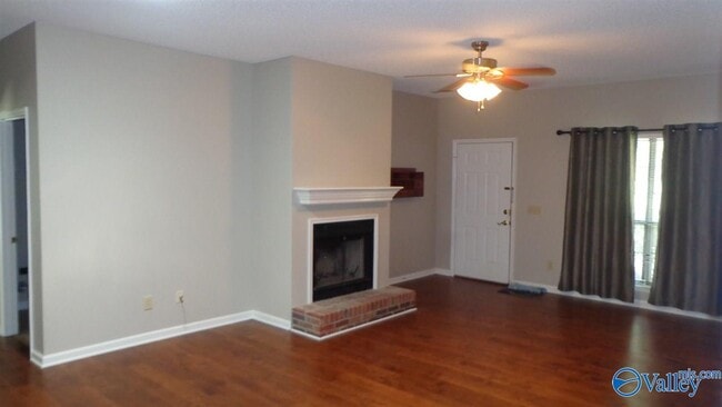 Photo - 718 Wynsom Dr SE