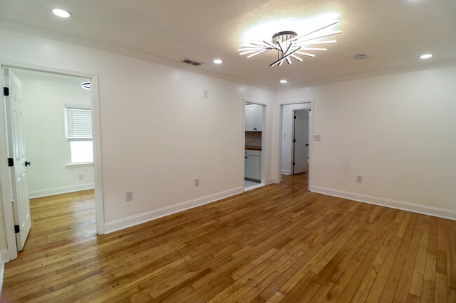 Photo - 1205 E 53rd St