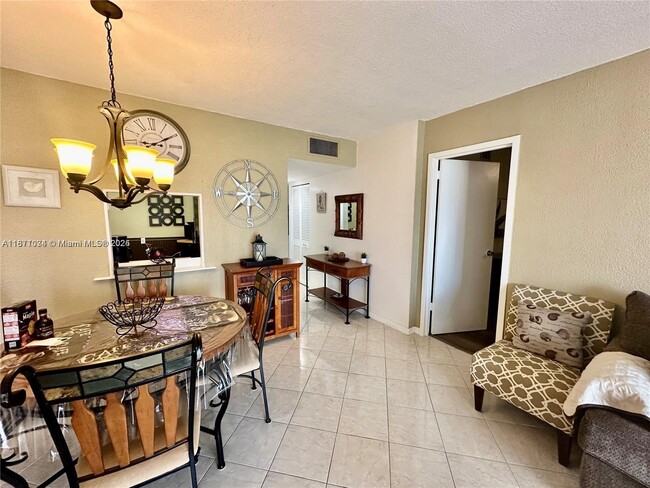 Building Photo - 2200 E Hallandale Beach Blvd Unit 611 Rental