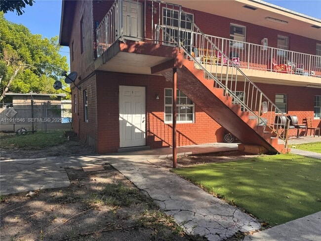 Photo - 2121 NW 4th Ct Unit 1