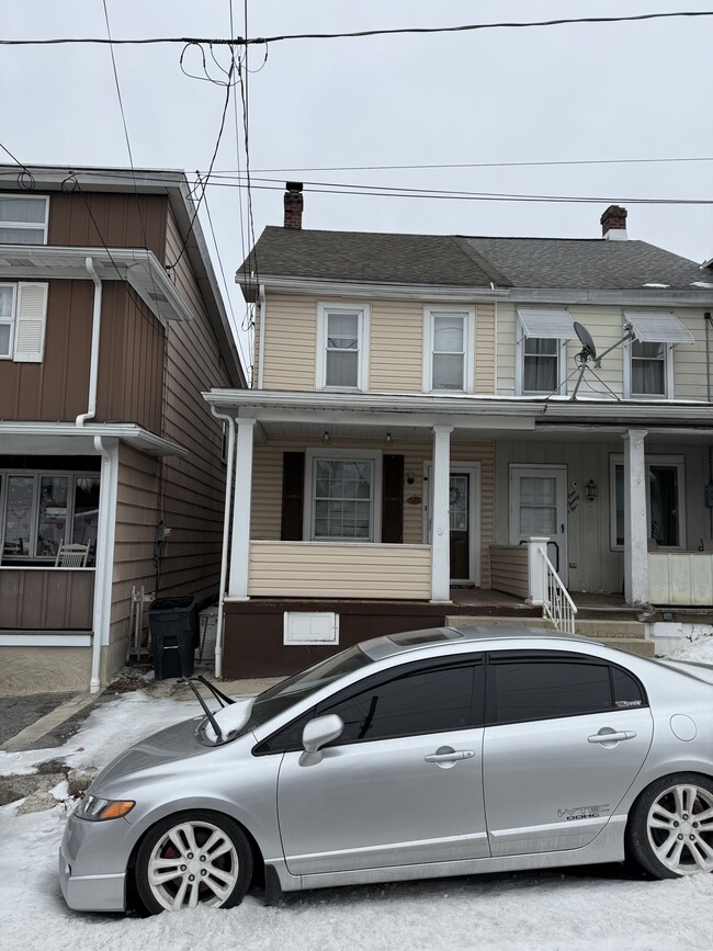Building Photo - 123 1st St Rental