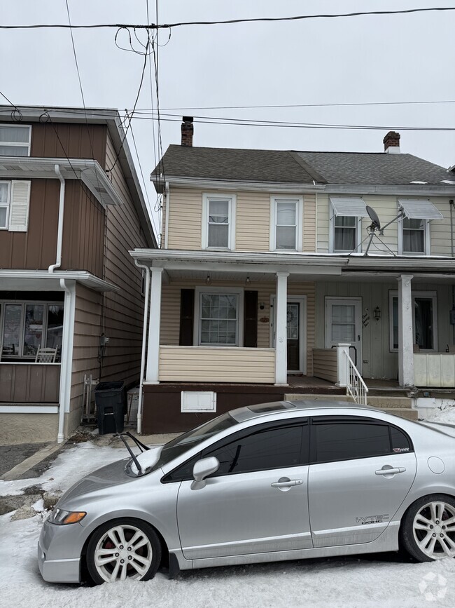 Building Photo - 123 1st St Rental