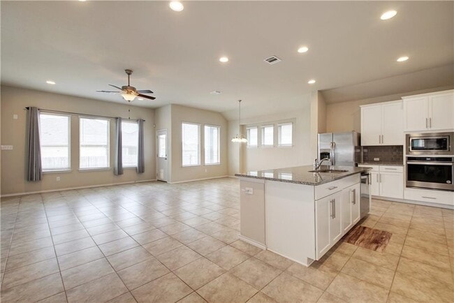 Photo - 104 Finley St