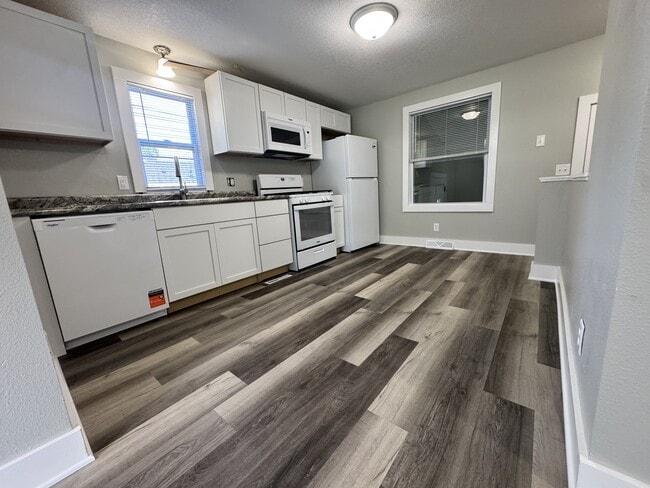 Photo - 600 NE 51st Pl