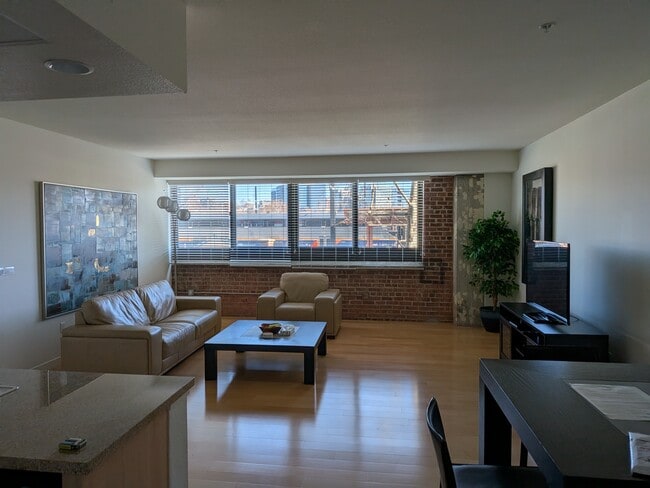 Building Photo - 88 Bush St Unit 1161