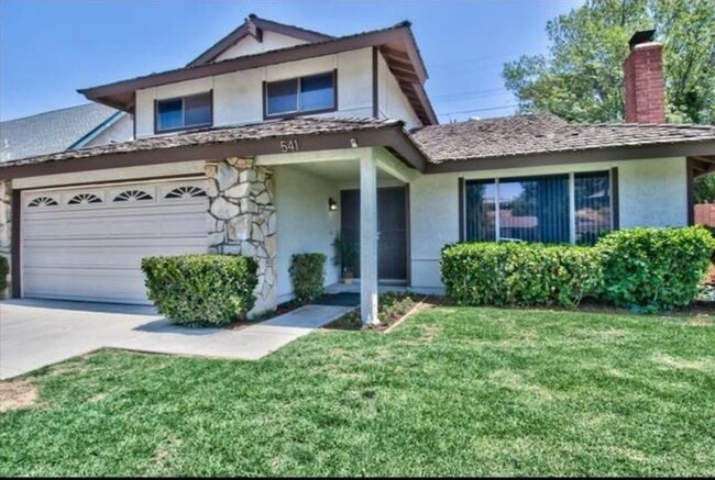 Two Story 4Bd 2Ba Pool Home in Corona - Two Story 4Bd 2Ba Pool Home in Corona