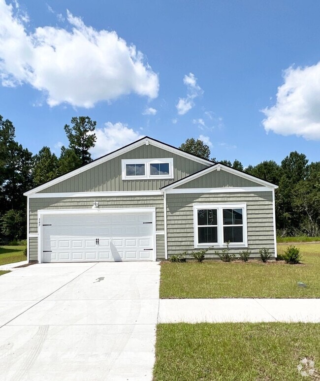 Building Photo - FOUR Bedrooms! SUPREME location! New & mov... Rental