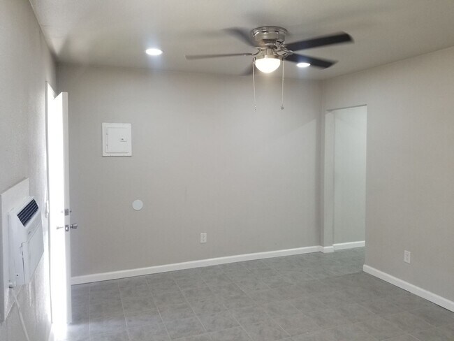 Building Photo - 931 G St Unit #3 Rental