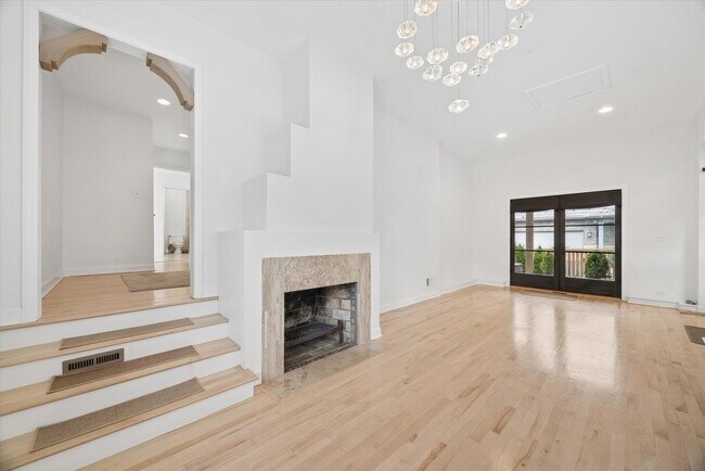 Photo - 502 W 47th St