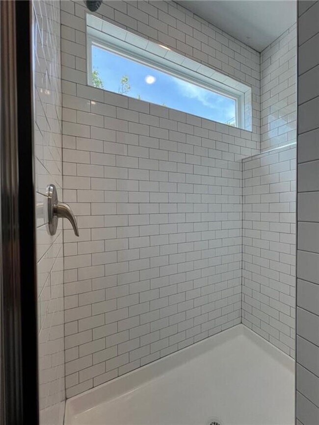 Photo - Nice modern 1 bed 1 bath apartment near Campus Unit 1341 Hendrix #2