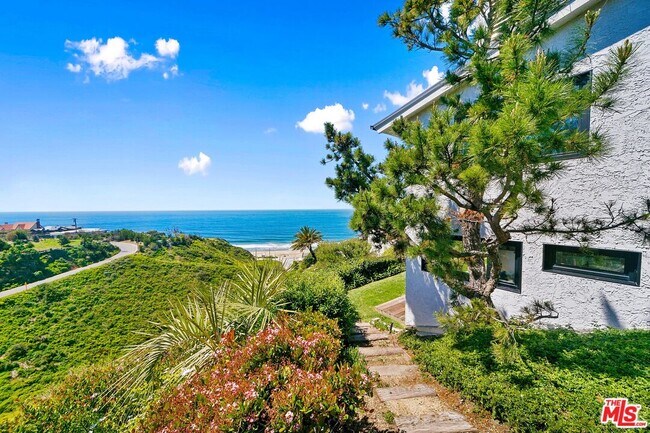 Photo - 6817 Seawatch Ln