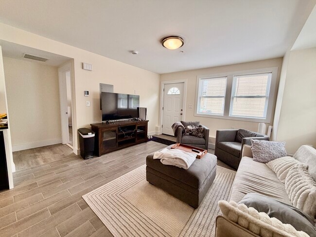 Photo - 13 Dalby St Unit 1