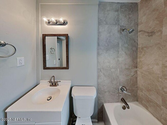 Photo - 886 Brandywine St