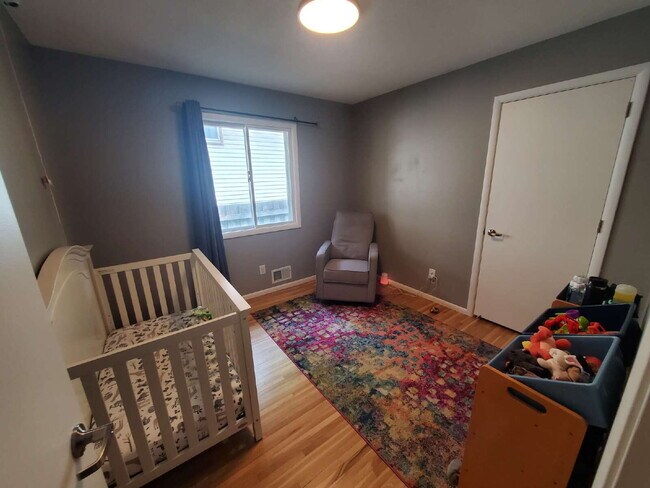 Photo - 4 bed 2 bath Comfortable and spacious single-family house, in NE Minneapolis