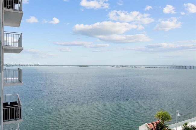 Building Photo - 1111 Brickell Bay Dr Unit 709 Rental