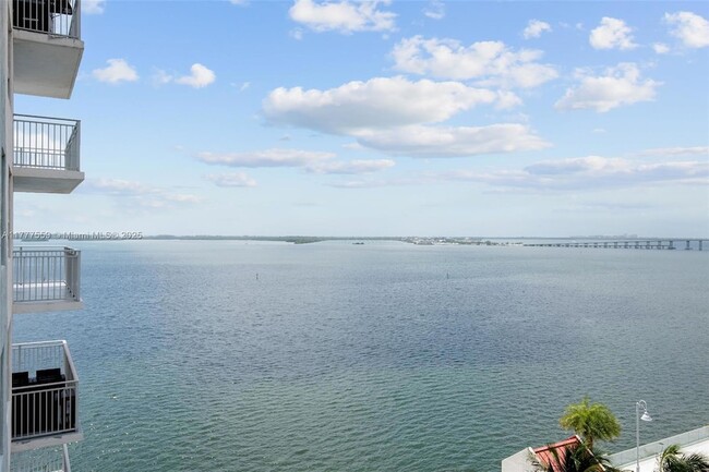 Photo - 1111 Brickell Bay Dr Unidad 709 Rental