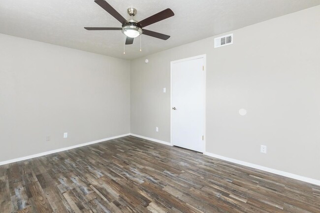 Photo - 1212 Hampshire Ln Unit 209-1