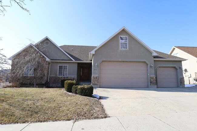 Photo - Large Pet Friendly House in the Foothills of Provo