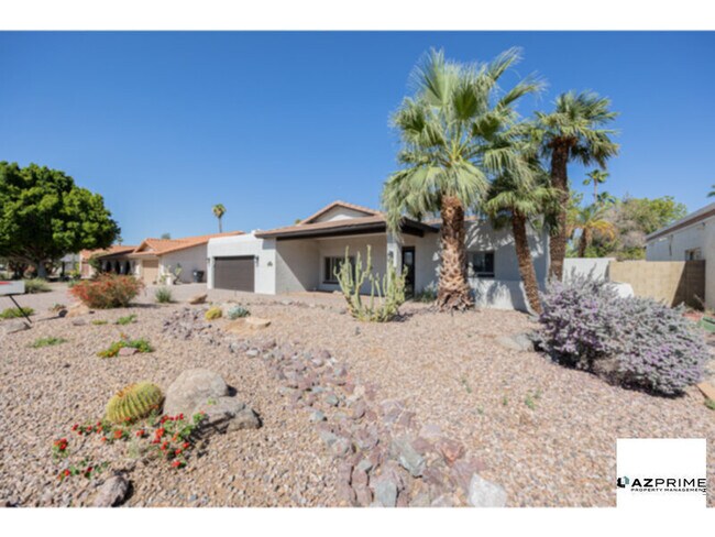 Photo - Elegant 3/2.5 Scottsdale Home - Vaulted Ce...