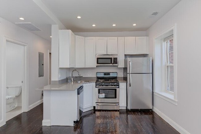 Building Photo - 998 Tremont St Unit 2 Rental