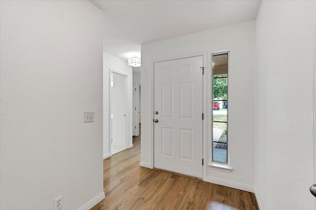Photo - 1707 Primrose Ln