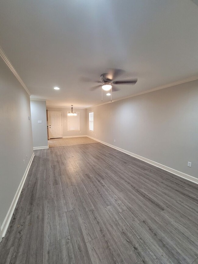 Building Photo - Home in Benton