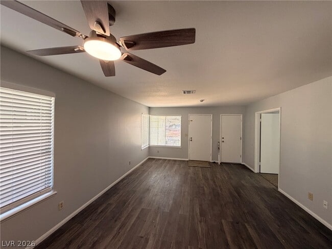 Photo - 1593 Teardrop St