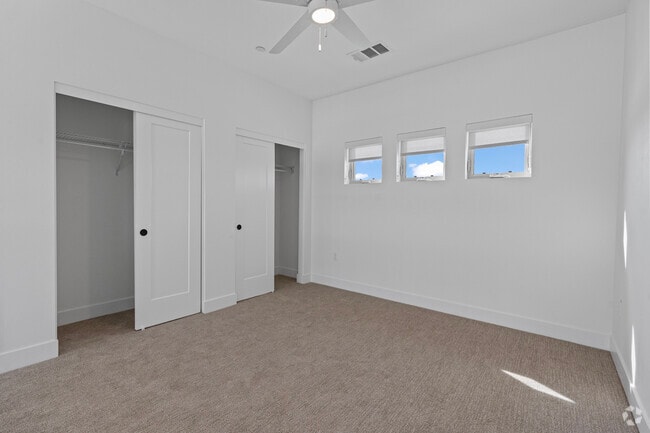 1BR, 1BA - 943SF
