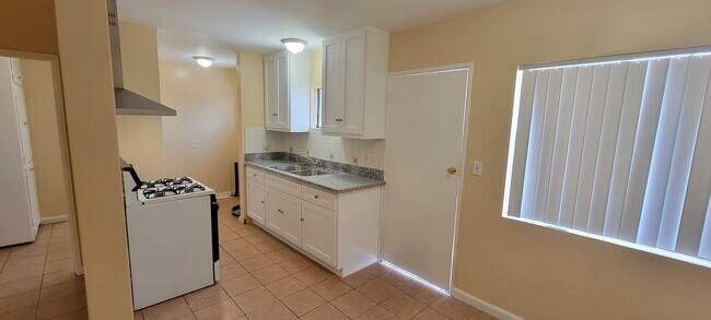 Photo - 1717 Alhambra Ave Unidad B