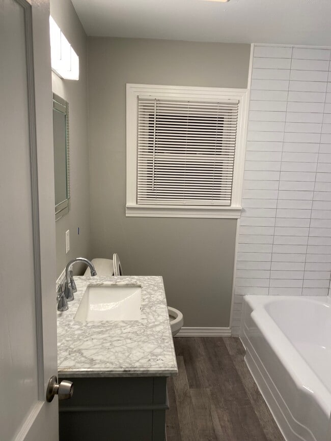 Photo - 1805 Brook Hollow Dr