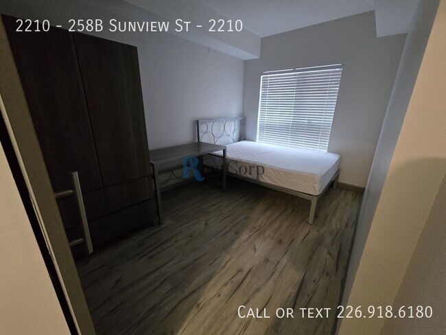 Photo - 258B-258B Sunview St
