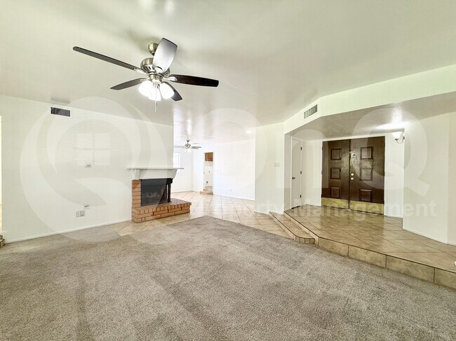 Photo - 2439 E Elmwood St