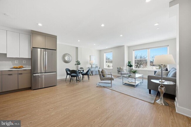 Building Photo - 2134 Wisconsin Ave NW Unit 6