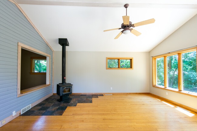 Photo - 107 Riverside Dr