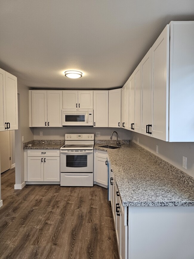 Building Photo - 813 Riverside Dr Unit C