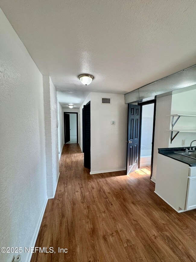 Photo - 929 W 27th St