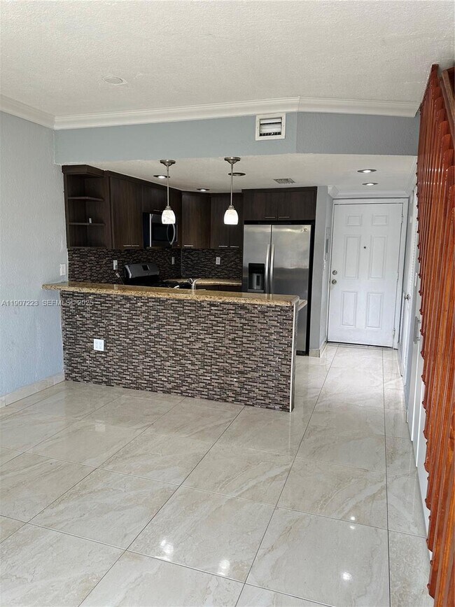 Photo - 1300 W 53rd St Unidad 28