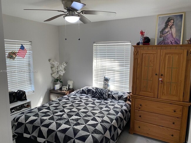 Photo - 342 E 46th St Unidad 1