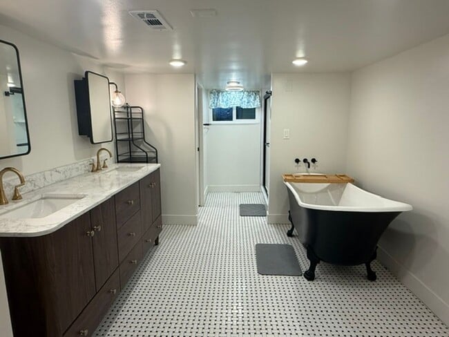 Photo - 1053 W 500 N