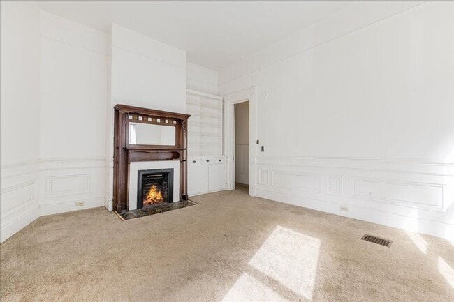 Building Photo - Move-In Special! - Quaint 2 Bedroom 1 Bath Apartment in Vintage Victorian Style Home! Unit 1527A