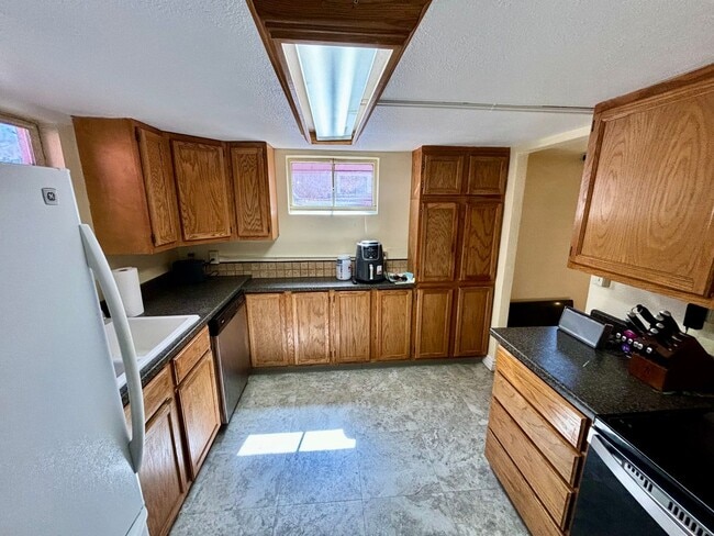 Photo - Cozy 2-Bed Downstairs Duplex, Close to CSU Campus Unidad Lower