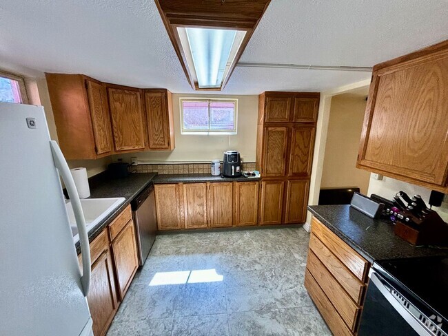 Building Photo - Cozy 2-Bed Downstairs Duplex, Close to CSU... Unit Lower Rental