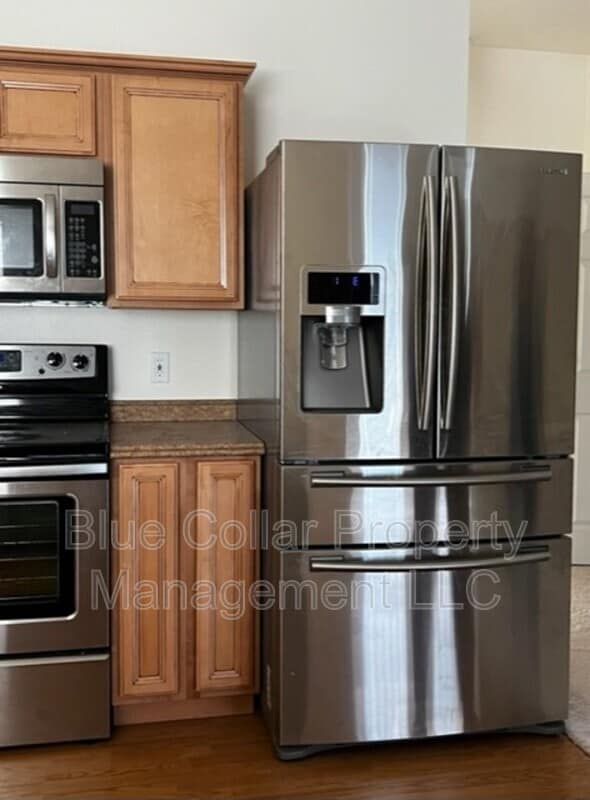 Photo - 104 College St